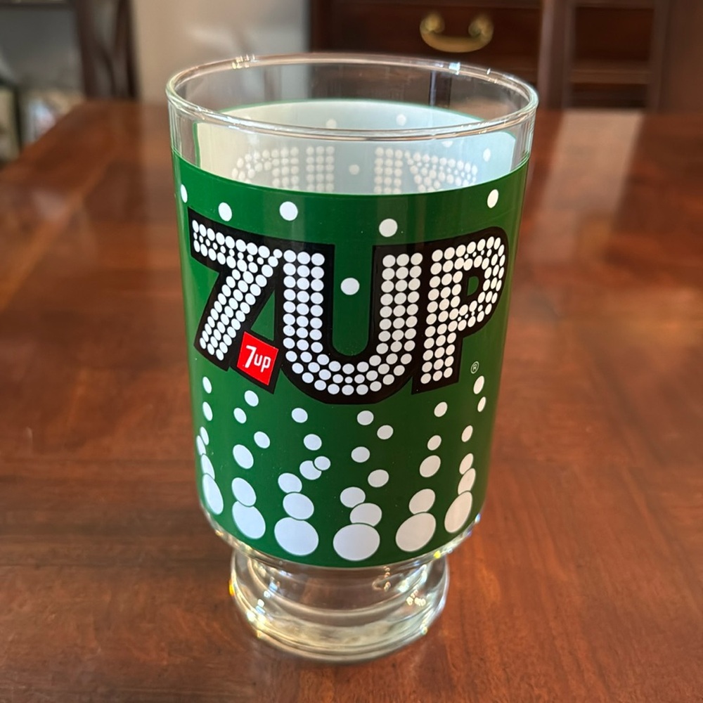 Vintage 1970's 7 UP Soda Large Drinking Bar Glass 26 oz. 7up